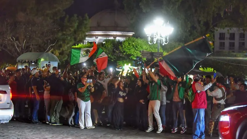 Afición duranguense celebra el triunfo de la Selección Mexicana en el Mundial 
